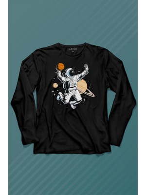Kendim Seçtim Uzayda Satürn Gezegeni Yanında Basketbol Oynayan Astronot Uzun Kollu Tişört Baskılı T-Shirt