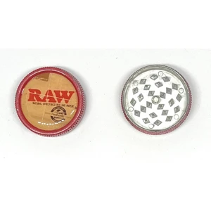 RAW 35MM Metal Tütün Öğütücü Grinder Şık Kırmızı Tasarım ile Ergonomik Kullanım