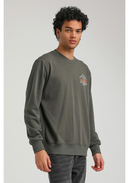 Bisiklet Yaka Haki Slim Fit Sweatshirt 23FWM60148 fırsatları