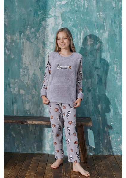 Pijama Evi Gri Milk Desenli Kız Çocuk Peluş Pijama Takımı