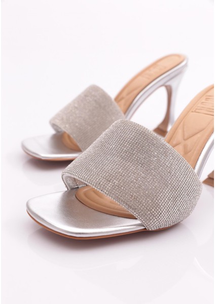 8021 Kadin Silver Taşli Topuklu Terlik fırsatları