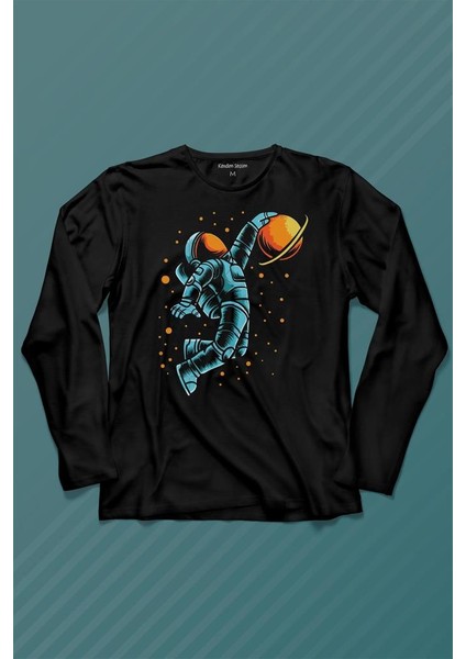Uzayda Satürn Gezegeni Yanında Basketbol Oynayan Astronot Basketball Uzun Kollu Tişört Baskılı T-Shirt