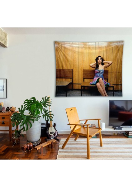 Amy Winehouse Laundrette Portrait 2004 Duvar Örtüsü - 100 cm x 135 cm