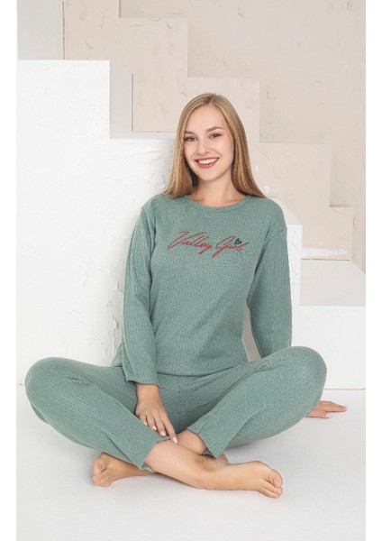 Kışlık Orta Kalınlıkta Nakışlı Pijama Takımı