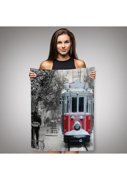 Karlı Bir Istiklal Caddesi ve Nostaljik Tramvay Duvar ÖRTÜSÜ-HALISI-6404