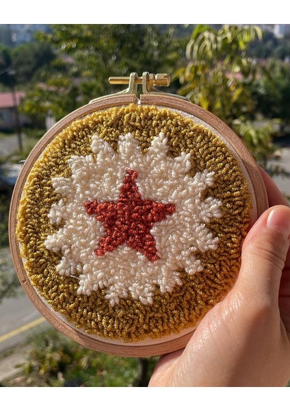 Punch Nakışı ve %100 El Işlemesi ile Işlenmiş Dekoratif Pano