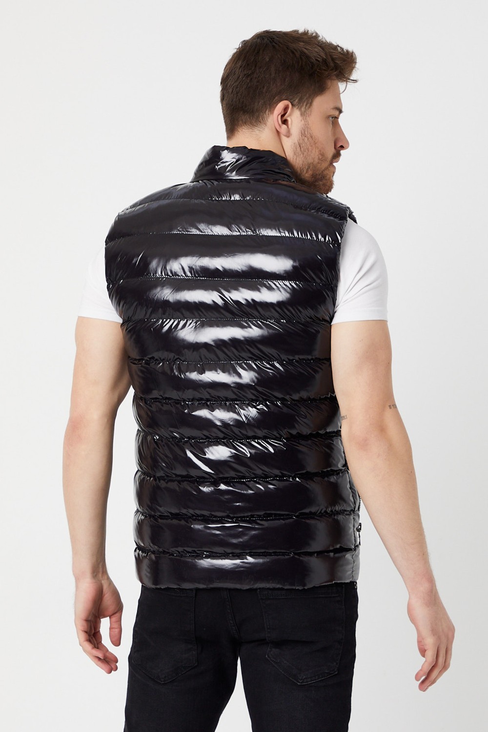Oliggopol Slim Fit Parlak Şişme Yelek, Erkekler İçin Şık Siyah Renk Ve Modern Stil görsel 4