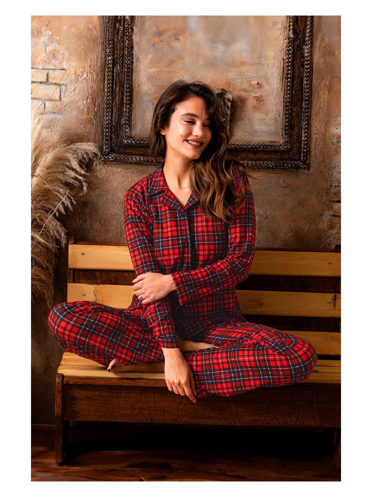 Nisanca Kışlık Düğmeli Ekose Desen Yılbaşı Temalı Kadın Süet Pijama Takımı - Görsel 4