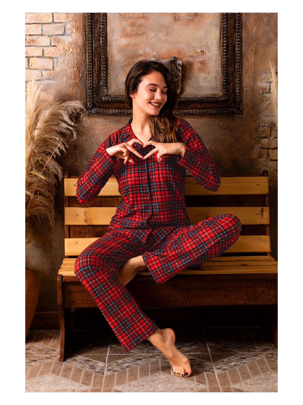 Nisanca Kışlık Düğmeli Ekose Desen Yılbaşı Temalı Kadın Süet Pijama Takımı - Görsel 4