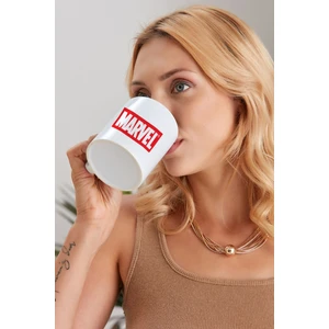 Elimin Ucunda Marvel Model Baskılı Özel Baskı Tasarım Porselen Kupa Mug Bardak Hediyelik