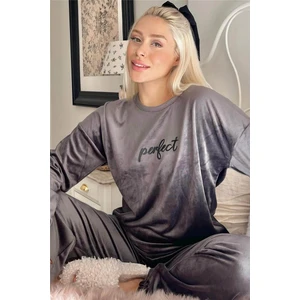 Pijama Evi Füme Perfect Desenli Exclusive Kadife Kadın Pijama Takımı 