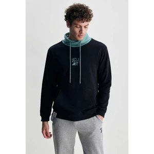 Ukıah Siyah Boyunluk Nakışlı Loose Fit Erkek Sweatshirt
