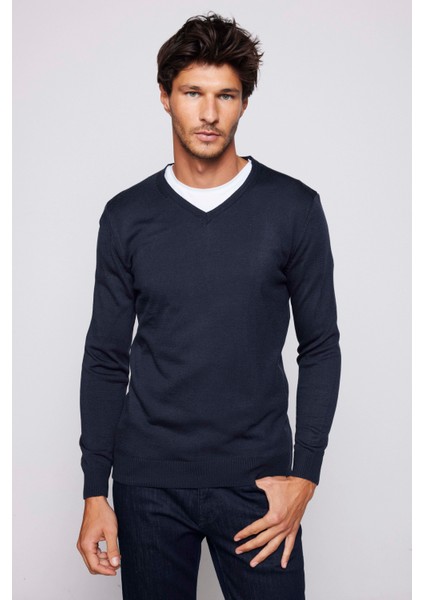 Erkek Slim Fit Dar Kesim Yumuşak Dokulu Tüylenmeyen Lacivert V Yaka Triko Kazak