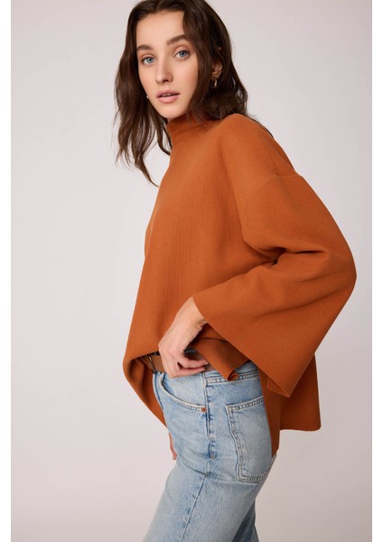 Düşük Kol Yakalı Yanlar Yırtmaçlı Örme Oversize Bluz