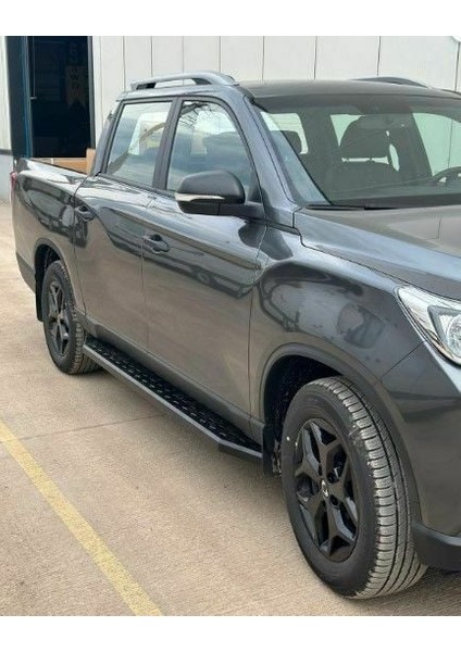Mercedes x Class Yan Basamak (AQM-Q30)