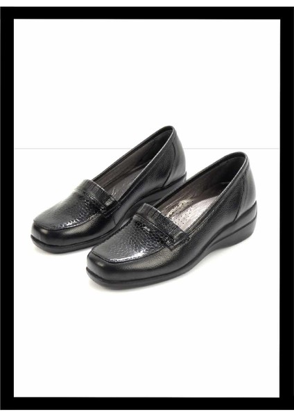 Siyah Siyah Kroko Leather Kadın Klasik Ayakkabı K01531123403