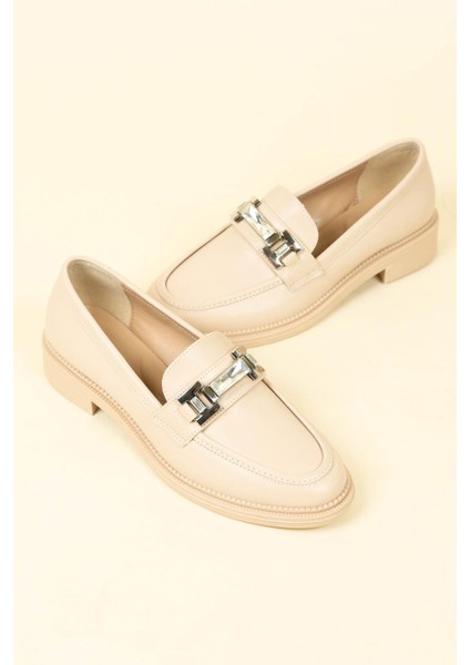 Taş Aksesuarlı Cilt Loafer Ten