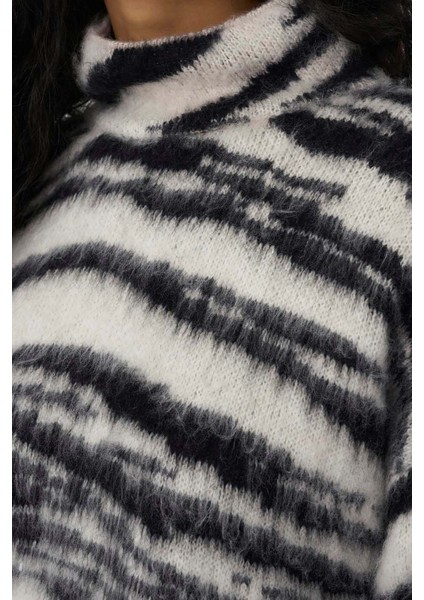 Kadın Onlwıld Yarım Balıkçı Yaka Jakarlı Kazak 15294730 Siyah fırsatları