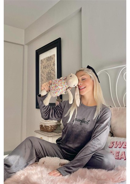 Füme Perfect Desenli Exclusive Kadife Kadın Pijama Takımı