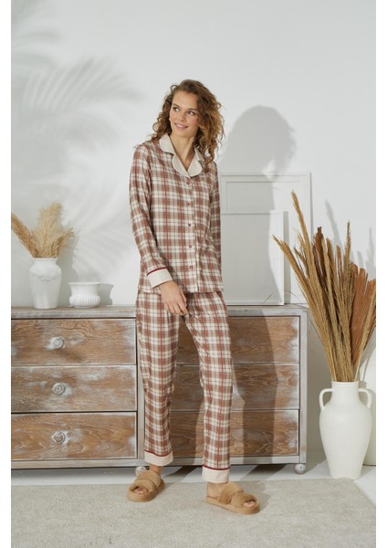 Uzun Kol Gömlek Yaka Önden Düğmeli Ekose Bej Pijama Takımı C1T4N9O90