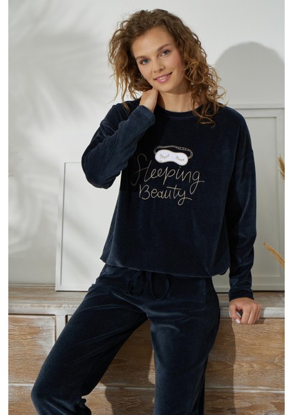 Kadın Uzun Kol Kadife Lacivert Pijama Takımı C1T5N2O49