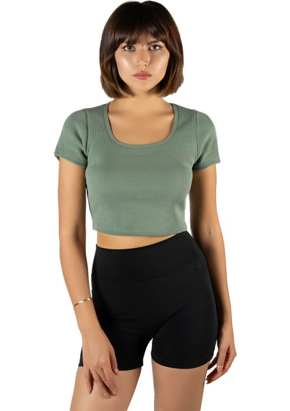 Kadın Yeşil Havuz Yaka Fitted/vücuda Oturan Kısa Kol Crop Tişört 23K-TRP-CRP04