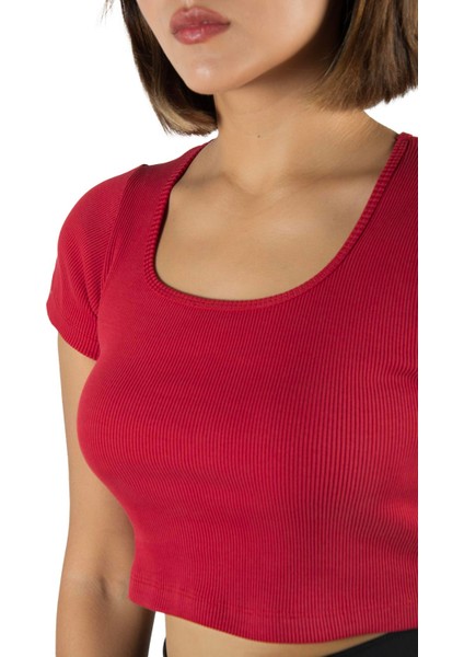 Kadın Kırmızı Havuz Yaka Fitted/vücuda Oturan Kısa Kol Crop Tişört 23K-TRP-CRP04