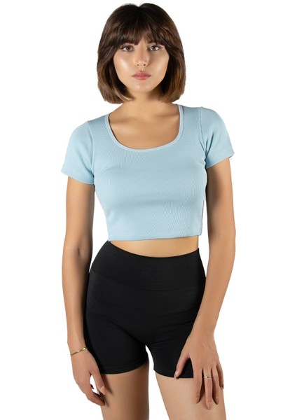 Kadın Açık Mavi Havuz Yaka Fitted/vücuda Oturan Kısa Kol Crop Tişört 23K-TRP-CRP04