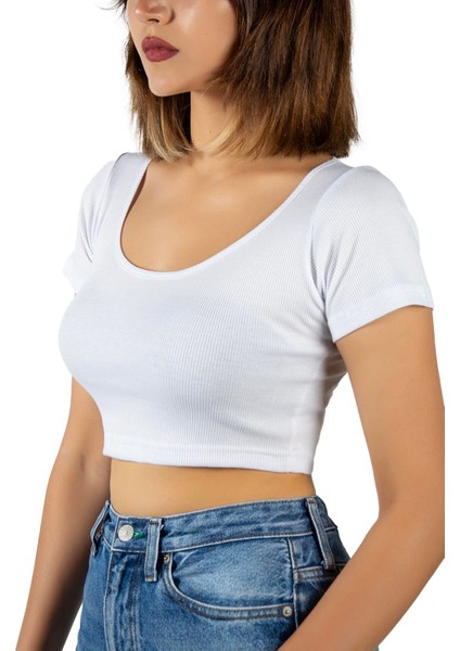 Kadın Beyaz Havuz Yaka Fitted/vücuda Oturan Kısa Kol Crop Tişört 23K-TRP-CRP04