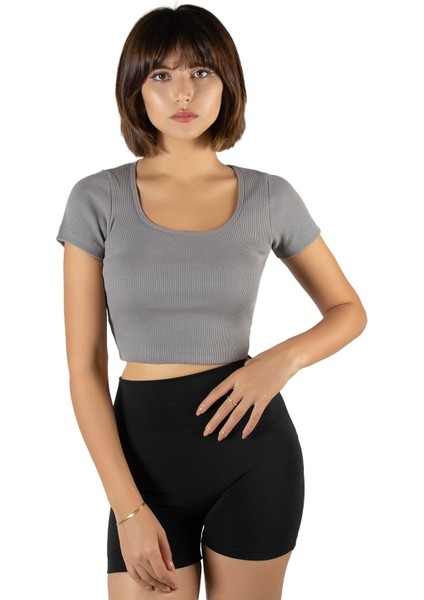 Kadın Gri Havuz Yaka Fitted/vücuda Oturan Kısa Kol Crop Tişört 23K-TRP-CRP04
