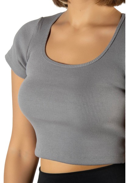 Kadın Gri Havuz Yaka Fitted/vücuda Oturan Kısa Kol Crop Tişört 23K-TRP-CRP04