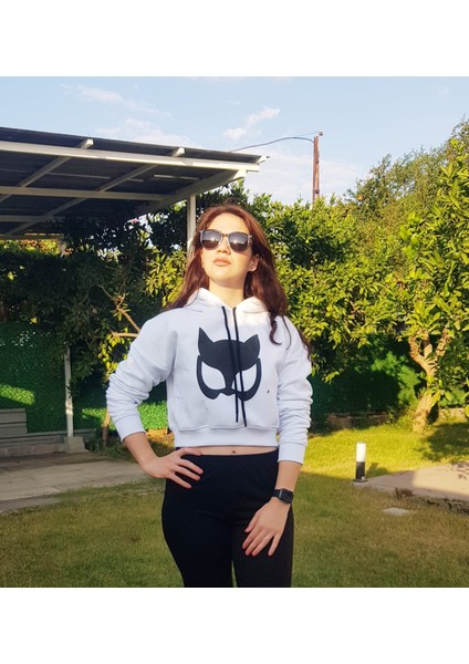 Beyaz Kalın Içi Polarlı Kapüşonlu Normal Kesim Desenli Crop Örme Sweatshirt