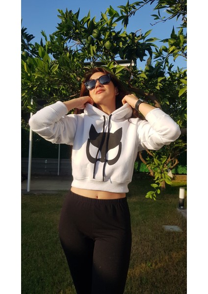 Beyaz Kalın Içi Polarlı Kapüşonlu Normal Kesim Desenli Crop Örme Sweatshirt