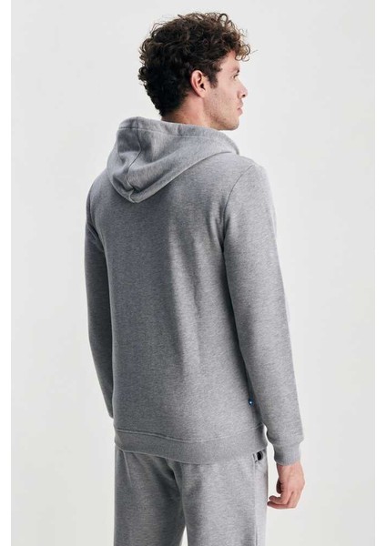 Hılgard Gri Kapüşonlu ve Fermuarlı Baskılı Standard Fit Erkek Sweatshirt