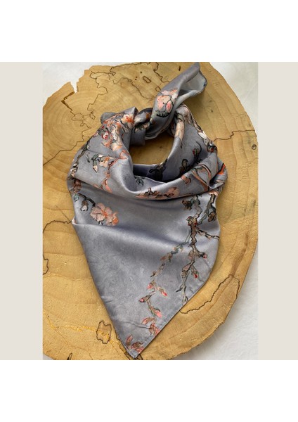 Badem Çiçeği Gri Desenli Fular(55 Cm*55 Cm)