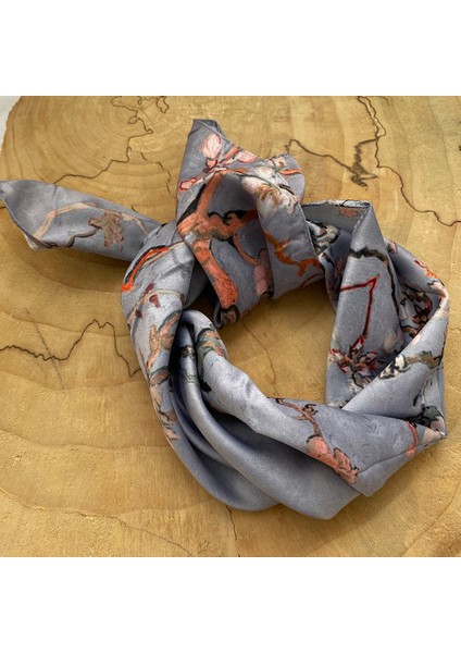 Badem Çiçeği Gri Desenli Fular(55 Cm*55 Cm) fiyatları