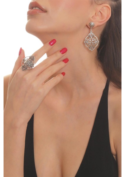 Kadın Antik Gümüş Kaplama Çivili Model Çiçek Motifli Küpe & Yüzük Set fiyatları