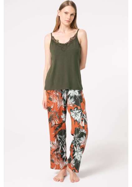 5795 Ip Askılı V Yaka Viskon Çiçek Desenli Kışlık Örme Normal Bel Nakış Detaylı Pijama Takımı Sabahlık modelleri