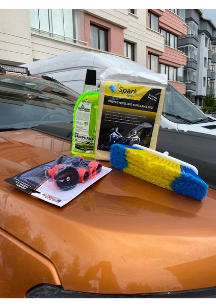 Kamyon Yıkama Takımı Üçlü Set Fırça, Araba Şampuanı, 8 Fonksiyonlu Hortum Ucu, Etkili Temizlik