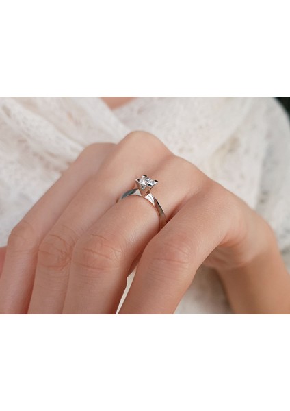 F Renk 0,50 Karat Pırlanta Tektaş Yüzük 0415R0069 fırsatları