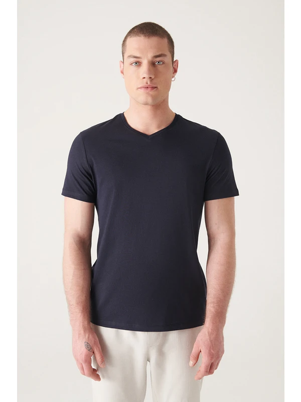 Avva Erkek Lacivert %100 Pamuk V Yaka Standart Fit Normal Kesim T-Shirt E001001