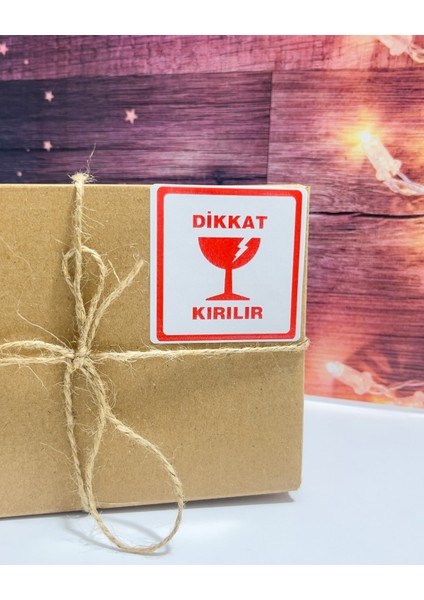 Dikkat Kırılır Uyarı Etiket Kırmızı Çerçeveli 6 x 6 cm 100 Adet Rulo Etiket