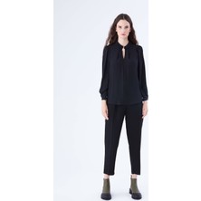 Roman Yaka Detaylı Siyah Bluz-K2113043-001