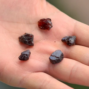 Taş Sandığı Küçük Boy Lal Taşı Işlenmemiş Ham Kütle