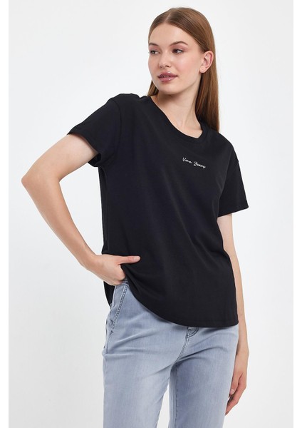 Kadın Bisiklet Yaka Siyah Logo Baskılı Regular Fit Tişört modelleri