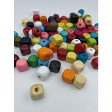 Hedef Bijuteri 11 mm Karışık Renkli Küp Ahşap,tahta Boncuk (50 Gr,~63 Adet )