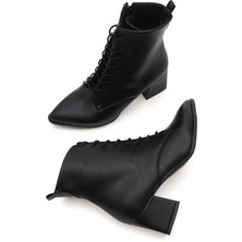 Divolya Katerina Siyah (5cm) Kalın Topuklu (5cm) Sivri Burun Bağcıklı Günlük Kadın Bot