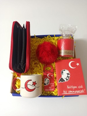 Alanç Gift Öğretmenler Günü Özel Hediye Seti Ay Yıldızlı Kupa, Cüzdan, Mum, Defter, Açacak, Peluş Anahtarlık