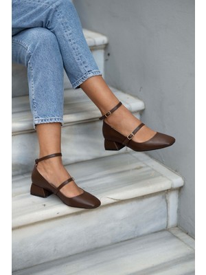 Sovrana Kısa Topuklu Küt Burun Arkası Kapalı Kemerli Ayakkabı Acı Kahve