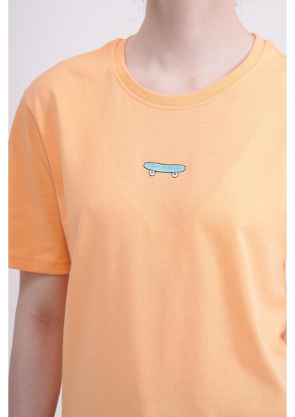 Kaykay Nakışlı Bisiklet Yaka Turuncu Unisex T-Shirt fırsatları